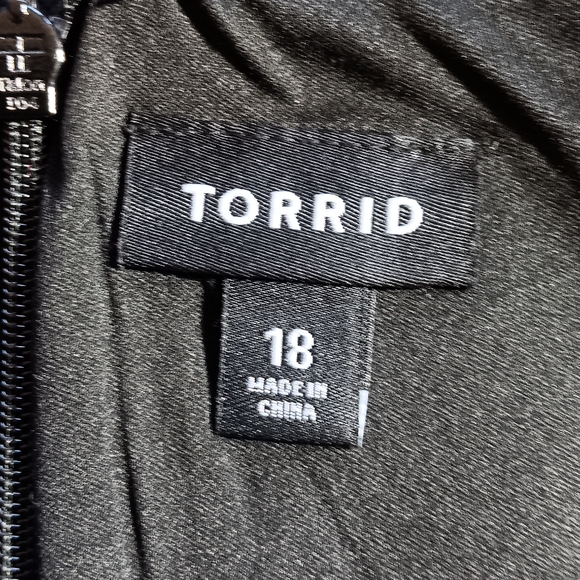 TORRID MIDI FLOWER DRESS - Picture 5 of 5